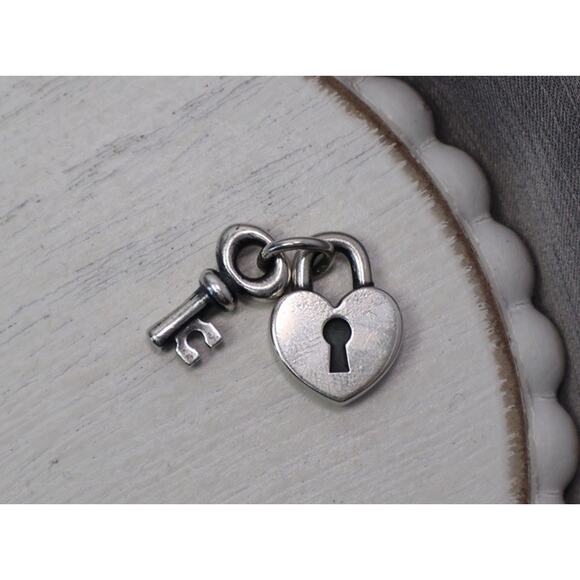 James Avery 925 My Heart Is Yours Charm 5.57G / 0.7in - Picture 1 of 5
